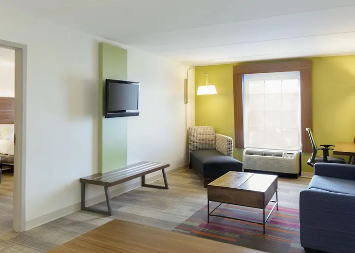 Holiday Inn Express & Suites Newport News By Ihg