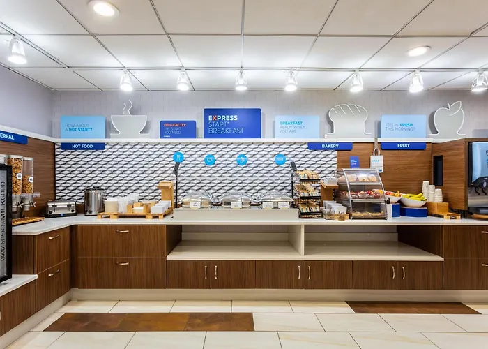 Holiday Inn Express & Suites Newport News By Ihg
