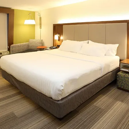 Holiday Inn Express & Suites Newport News By Ihg Exterior photo