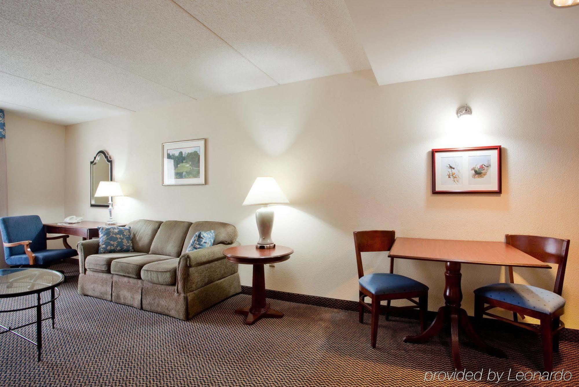 Hotel Holiday Express & By Ihg